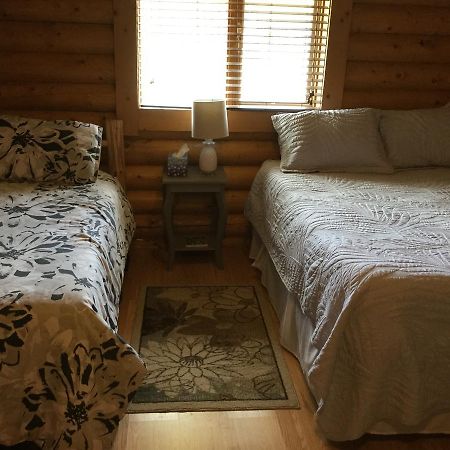 Folding Mountain B & B Fort Nelson Esterno foto