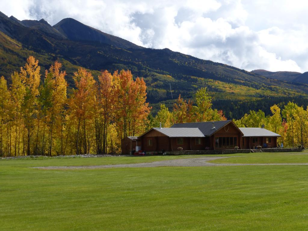 Folding Mountain B & B Fort Nelson Esterno foto