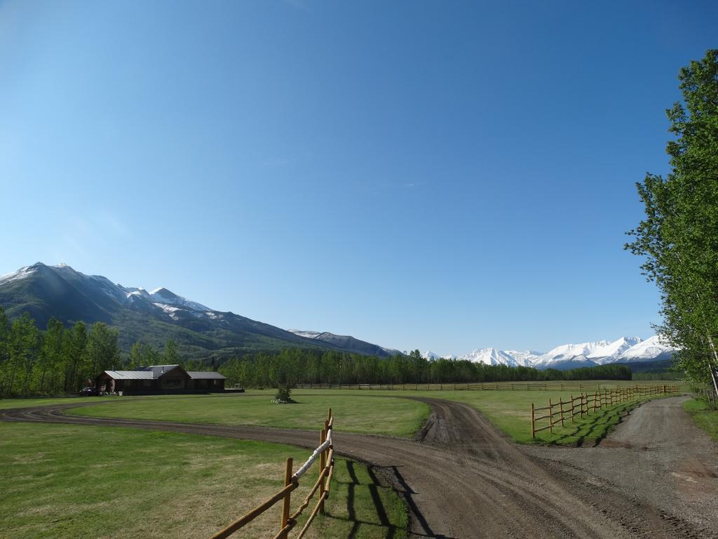 Folding Mountain B & B Fort Nelson Esterno foto