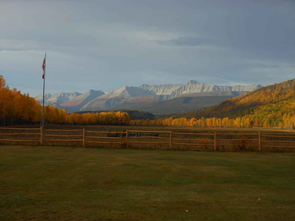 Folding Mountain B & B Fort Nelson Esterno foto