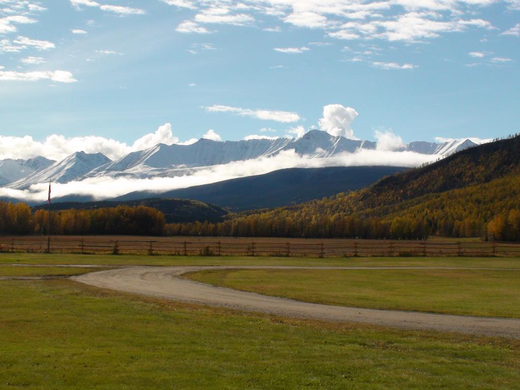 Folding Mountain B & B Fort Nelson Esterno foto
