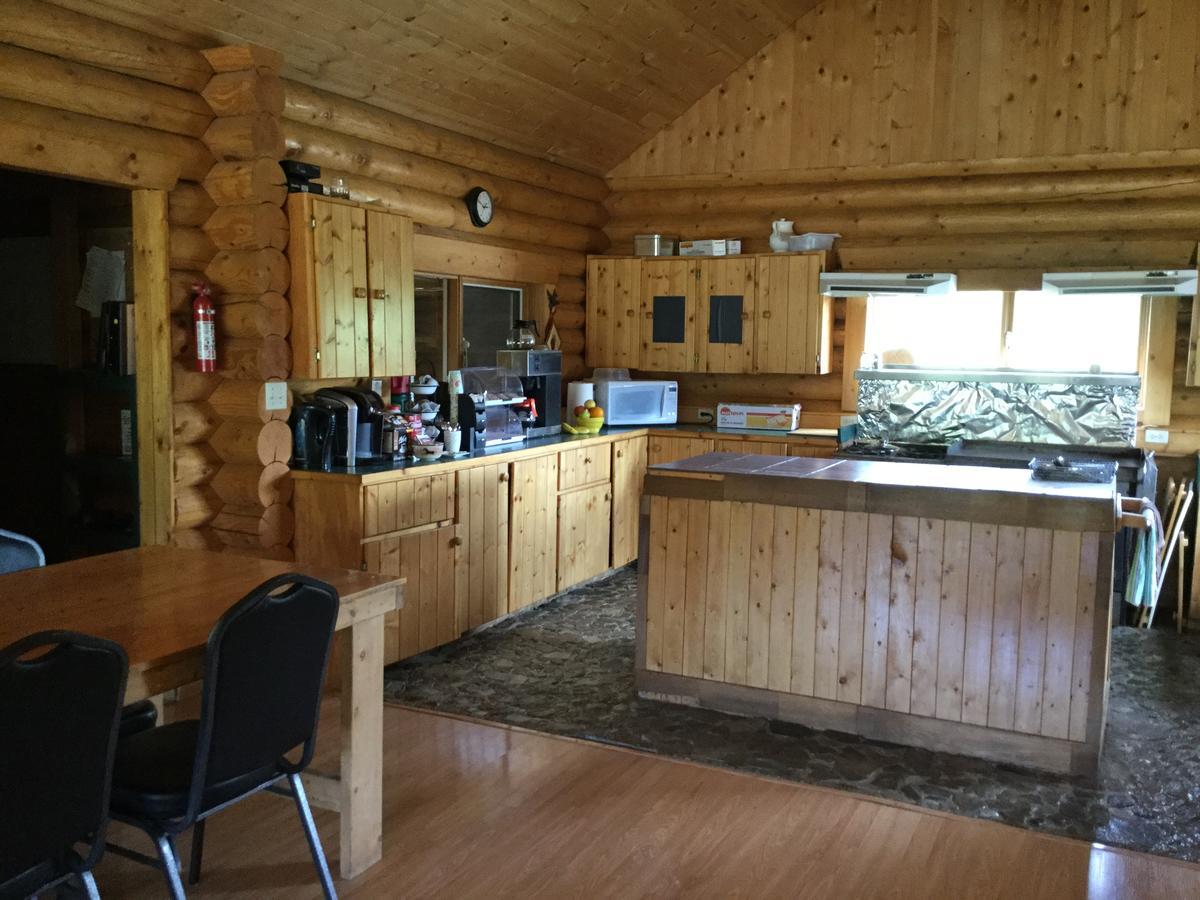 Folding Mountain B & B Fort Nelson Esterno foto