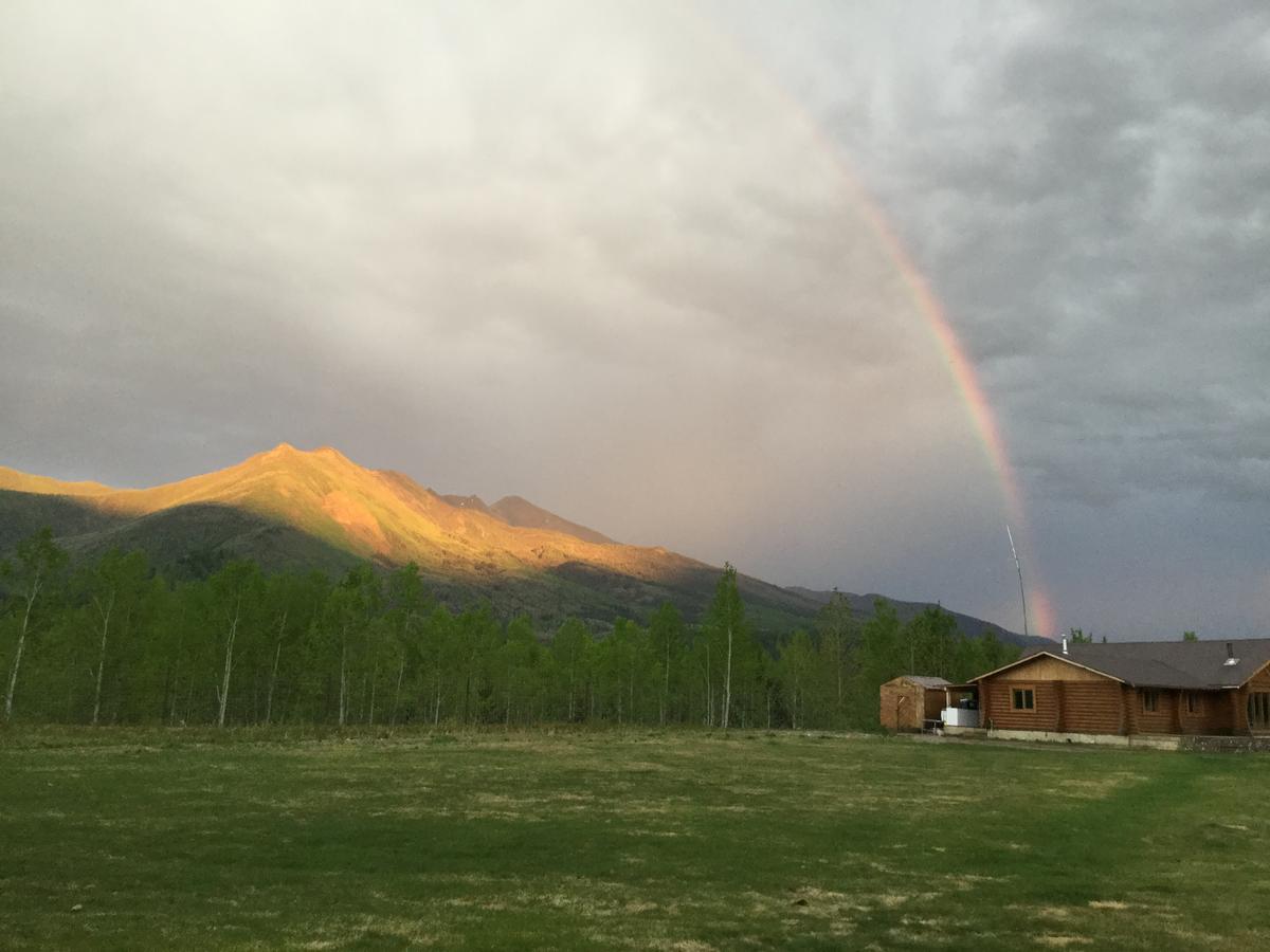 Folding Mountain B & B Fort Nelson Esterno foto
