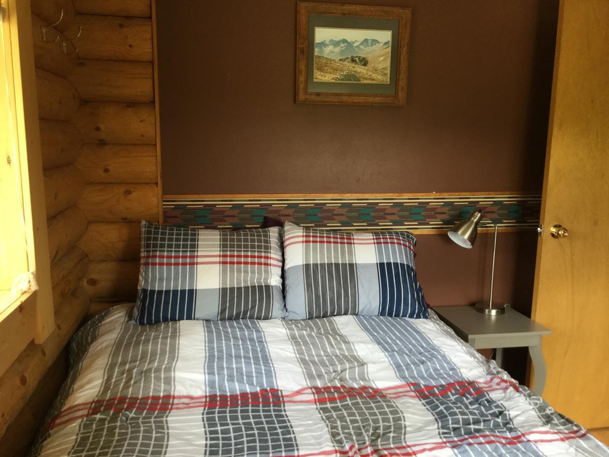 Folding Mountain B & B Fort Nelson Esterno foto
