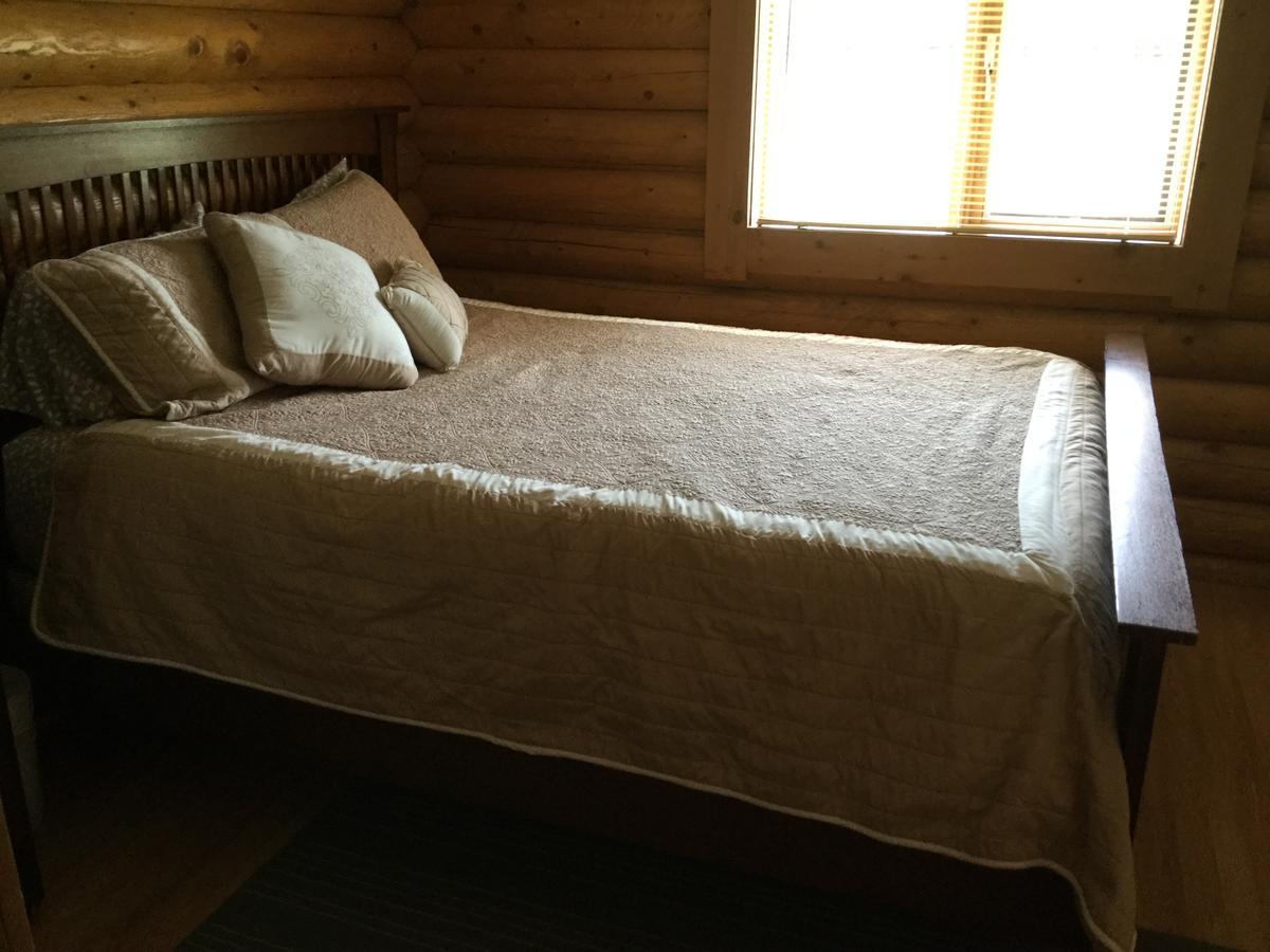 Folding Mountain B & B Fort Nelson Esterno foto
