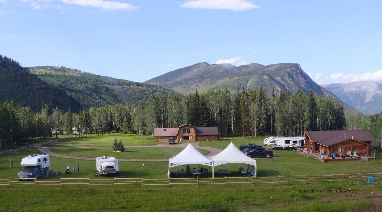 Folding Mountain B & B Fort Nelson Esterno foto