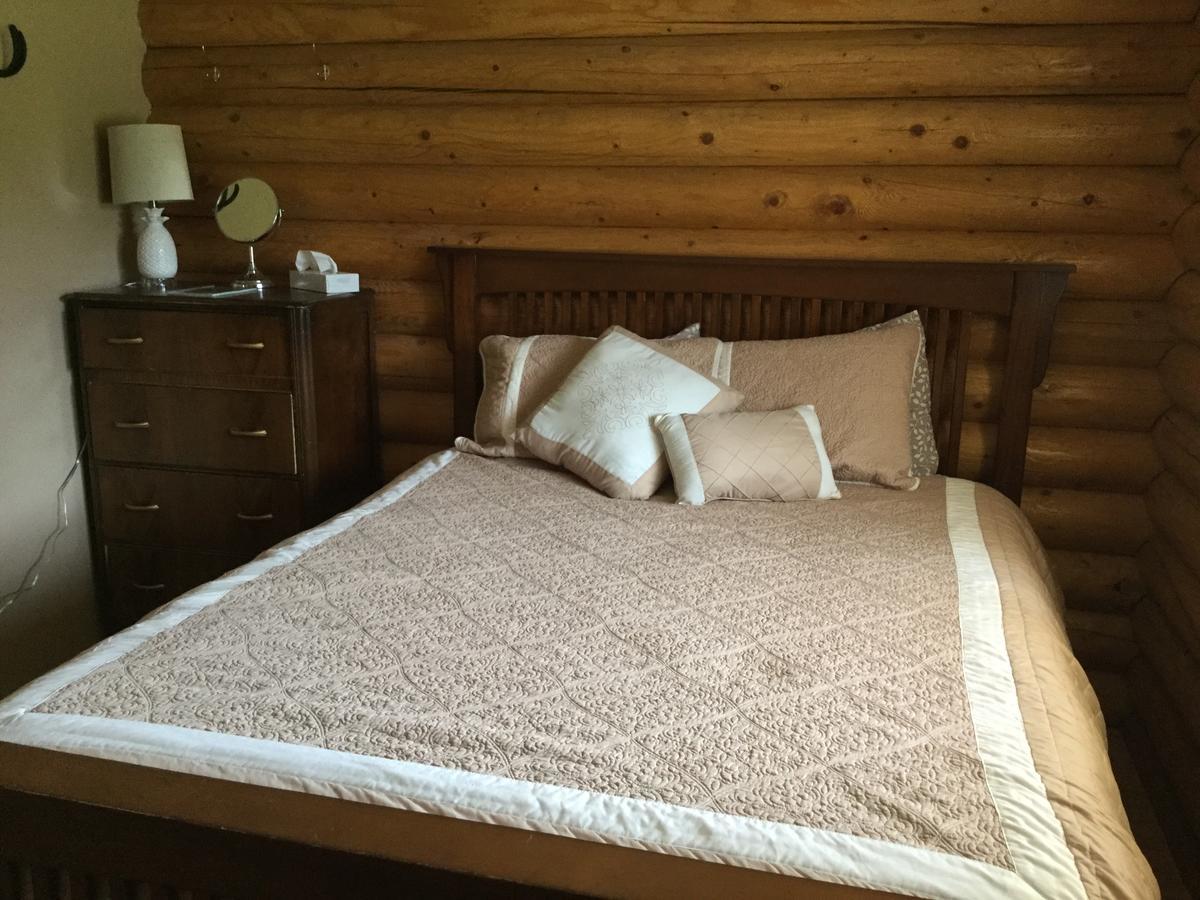Folding Mountain B & B Fort Nelson Esterno foto